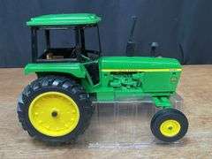 1/16 John Deere 4230 2004 Wisconsin NIB Ertl