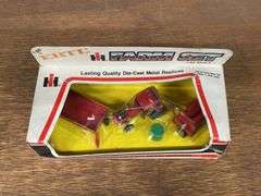 (3) 1/64 IH + Case-IH NIB Ertl