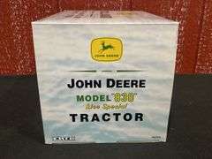 1/16 John Deere 830 2004 2 Cylinder Special Award NIB Ertl