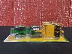 1/64 John Deere 9RX 590 + Scrapers Set NIB Ertl