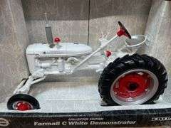 1/16 Farmall C Demonstrator NIB Ertl