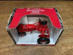 1/16 Farmall B NIB Ertl