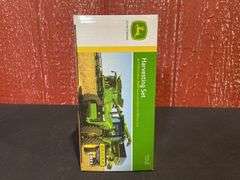 1/64 John Deere Harvesting Set NIB Ertl