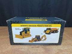 1/16 John Deere 2010 Crawler Collector NIB Ertl