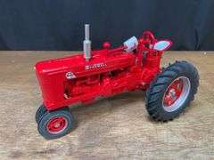 1/16 Farmall Super M-TA 2004 Red Power Round Up NIB SM