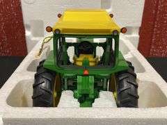 1/16 John Deere 4520 2001 NFTS NIB Ertl