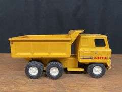 IH Semis + Trucks Lot Ertl