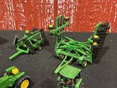 (13) 1/64 John Deere