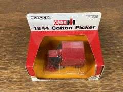 (3) 1/64 IH + Case-IH NIB Ertl