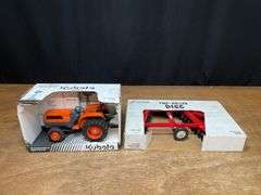 (2) 1/16 Kubota L3130 + White Disk NIB SM