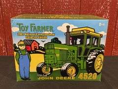 1/16 John Deere 4520 2001 NFTS NIB Ertl