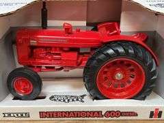 1/16 IH 600 NIB Ertl