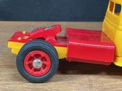(2) IH Pickup + Semi Tractor Product Miniature