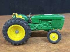 (2) 1/16 John Deere 820 + 2030 Ertl