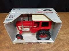 1/16 IH 1568 NIB Ertl