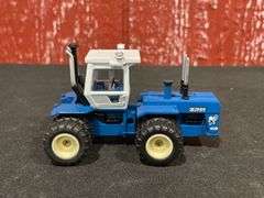 (2) 1/64 Kinze 640 Big Blue + 1305 Grain Cart SC
