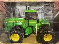 1/32 John Deere 8850 Plow City NIB Ertl