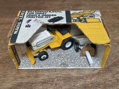 1/16 IH Cub Cadet 1650 L&G Set NIB Ertl