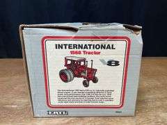 1/16 IH 1568 NIB Ertl