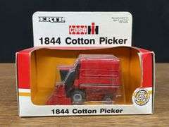 (3) 1/64 IH + Case-IH NIB Ertl