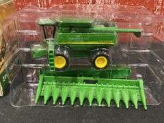 1/64 John Deere 9750 Combine 2001 Farm Show NIB Ertl