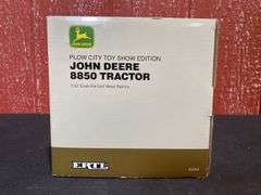 1/32 John Deere 8850 Plow City NIB Ertl