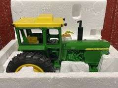 1/16 John Deere 4520 2001 NFTS NIB Ertl