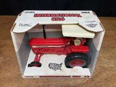 1/16 IH 826 NIB Ertl