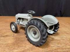 1/16 Ford 9N 1995 NFTM NIB Ertl