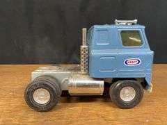 IH Semis + Trucks Lot Ertl