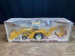 1/16 IH Backhoe NIB Ertl
