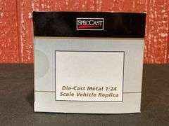 1/24 IH Farmall 1941 Plymouth Truck NIB SC