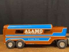 (2) IH Transtar Horse Trailer Semis Ertl