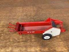 (3) 1/16 Tru-Scale Spreaders Carter
