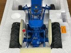 1/16 Ford 2000 NIB Danbury Mint