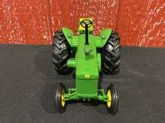 1/16 John Deere 830 2004 2 Cylinder Special Award NIB Ertl