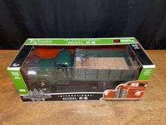 1/16 IH K-5 Grain Truck NIB DCP
