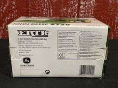 1/64 John Deere 9750 Combine 2001 Farm Show NIB Ertl
