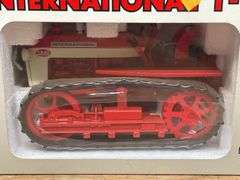 1/16 IH T-340 Crawler NIB Ertl