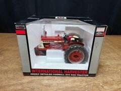 1/16 Farmall 504 NIB SC