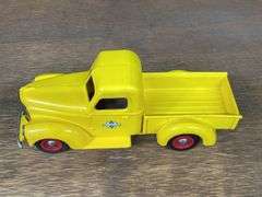 (2) IH Pickup + Semi Tractor Product Miniature