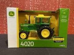 (2) 1/32 John Deere 4020 NIB Ertl