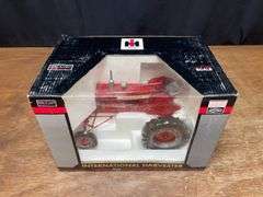 1/16 Farmall 450 Hi-Clear NIB SC