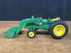 (2) 1/16 John Deere 2040 + 2640 Ertl