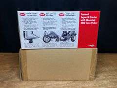 1/16 Farmall Super M w/Picker 2007 NFTM NIB Ertl