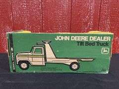 1/16 John Deere Dealer Tilt Bed Truck NIB Ertl