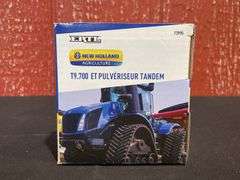 1/64 New Holland T9.700 + Disk Set NIB Ertl