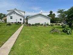 826 W England Taylorville, IL