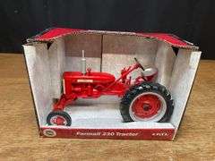 1/16 Farmall 230 NIB Ertl