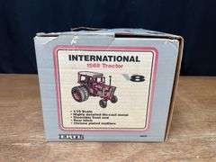 1/16 IH 1568 NIB Ertl